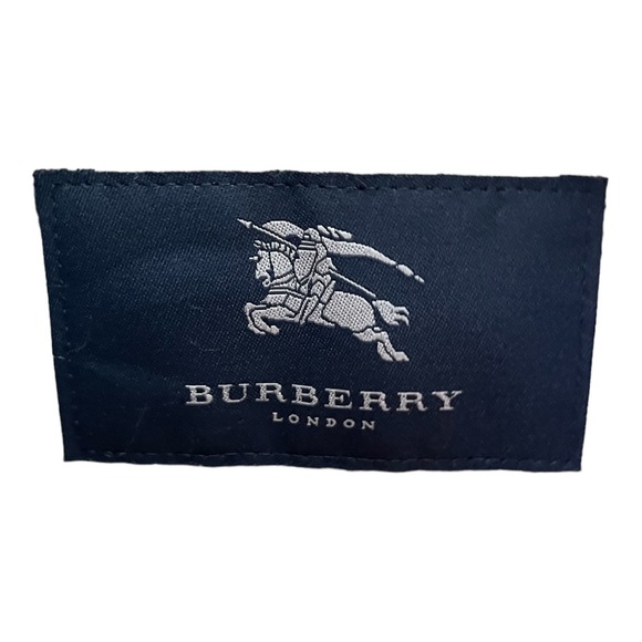 Burberry Women’s black diamond quilted wool lined hooded coat. - Picture 6 of 7